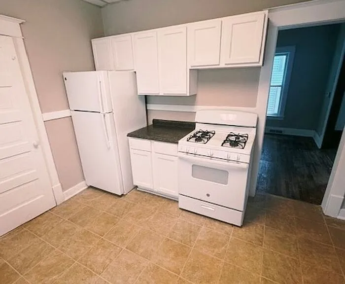 831 Watkins St SE — Photo 4