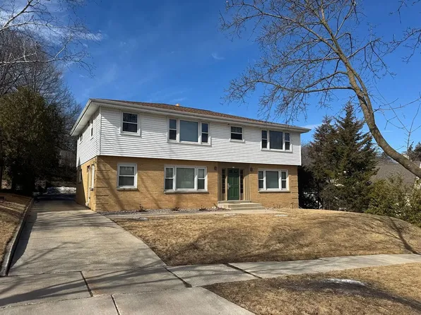 7th Ave Apartments, 718 S 7th Ave #1, West Bend, WI 53095