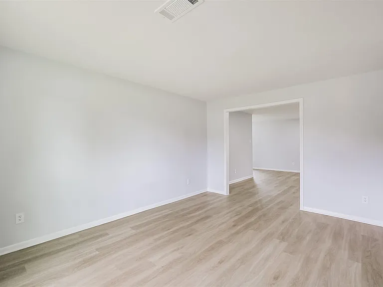 4314 Woodmont Dr — Photo 8