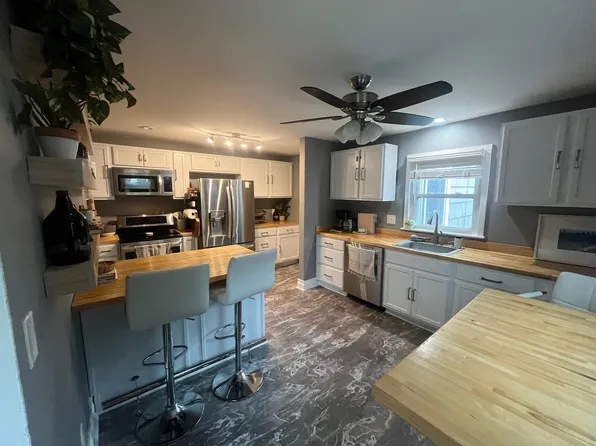 2390 Greenwood St, Muskegon, MI 49441