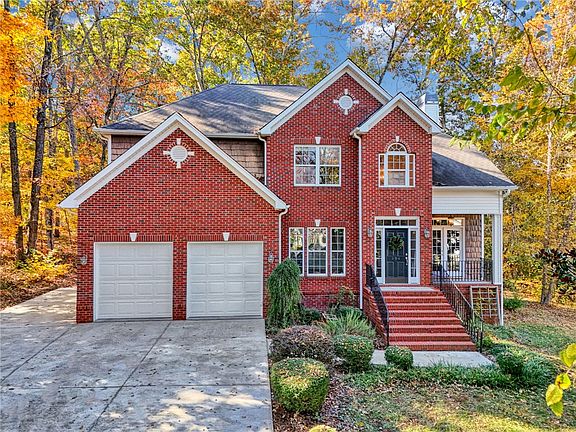 3rd image of 104 Ginkgo Ct