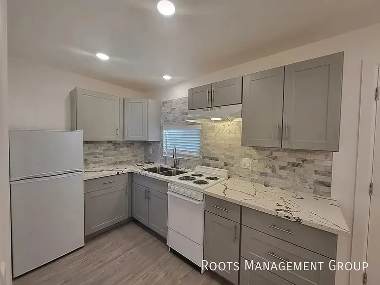 10540 E Apache Trl #414 — Photo 7