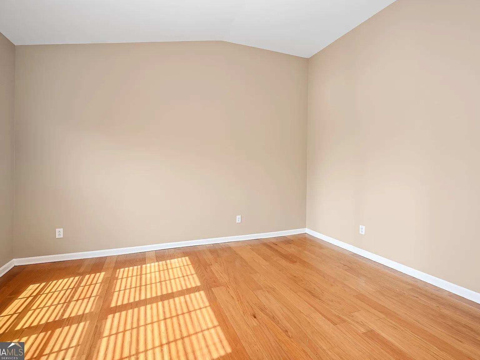 3 bed, 2.5 bath, 2542 sqft, $2,550 — Photo 4