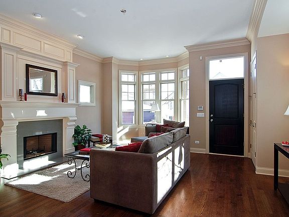 3rd image of 4335 N Oakley Ave #1