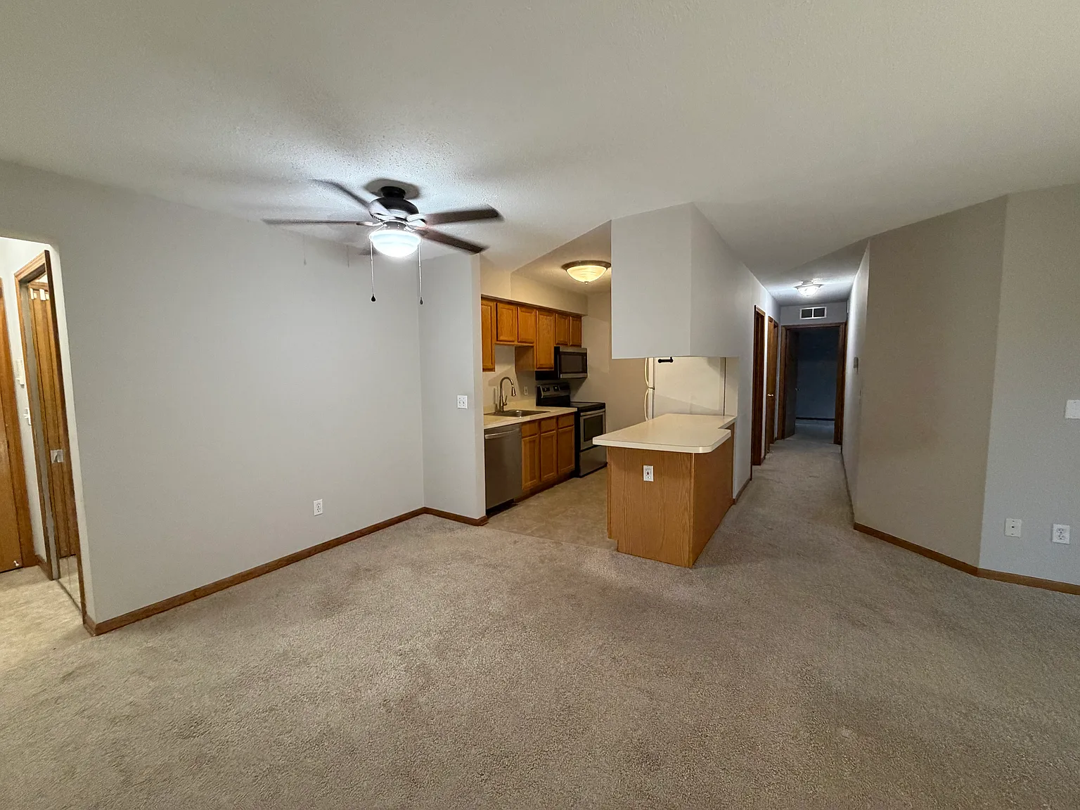 2 bed, 1069 sqft, $1,595 — Photo 4