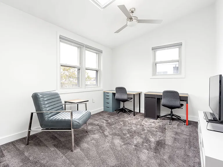 119 W 3rd St #B — Photo 17