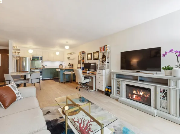 4101 Howe St APT 308, Oakland, CA 94611