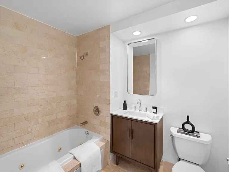 197 Gorge Rd #711 — Photo 17