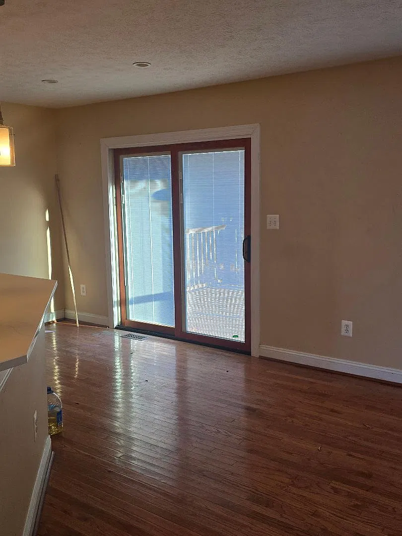 3 bed, 2.5 bath, 1695 sqft, $2,650 — Photo 4