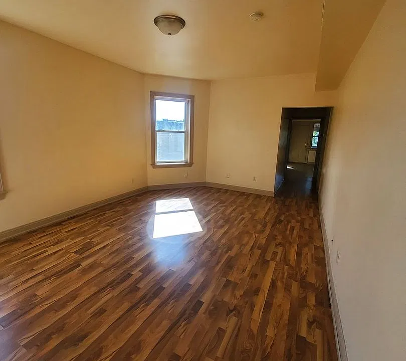 1235 W National Ave. (6 unit)