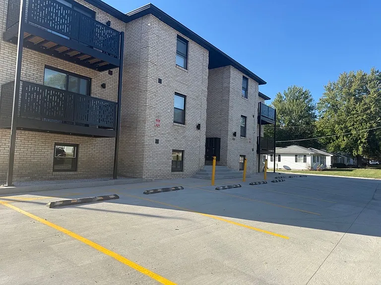 Rosewood Commons — Photo 20
