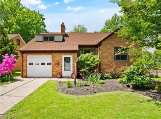 448 Parkside Dr, Bay Village, OH