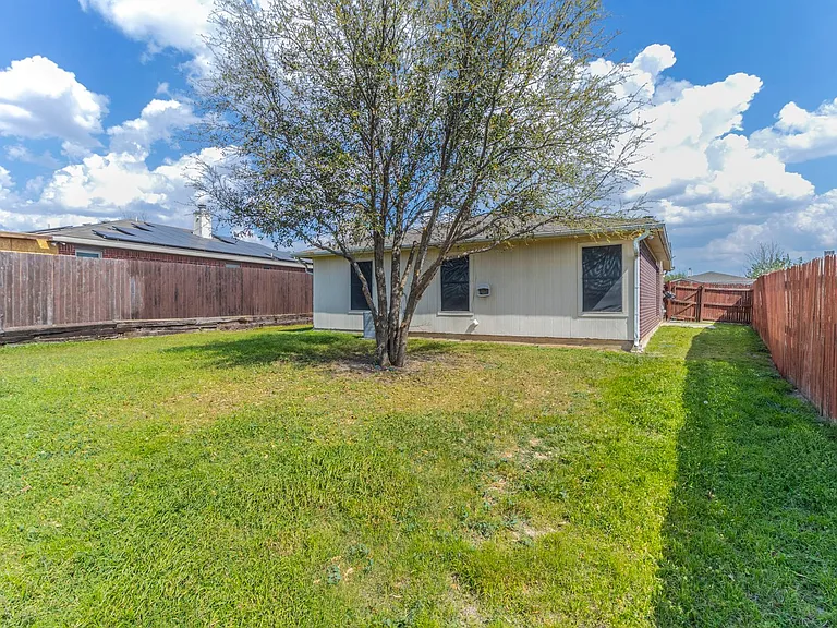 6433 Riverwater Trl — Photo 14