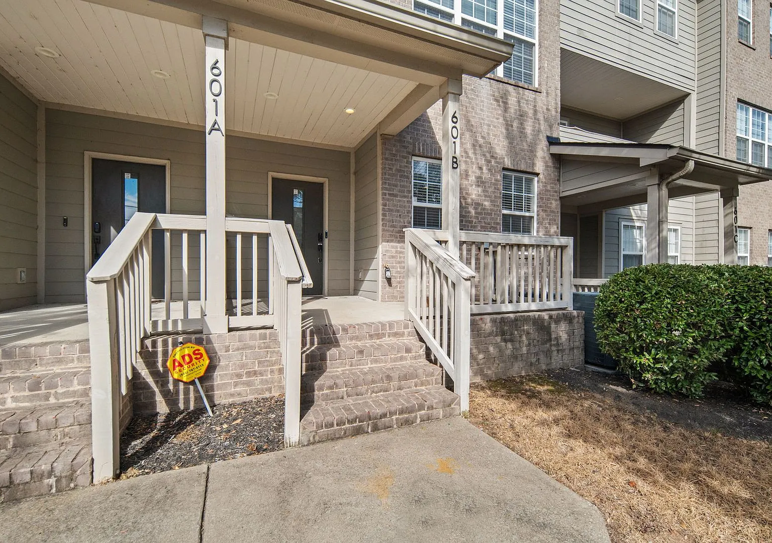 Ries Ave Unit B — Photo 4