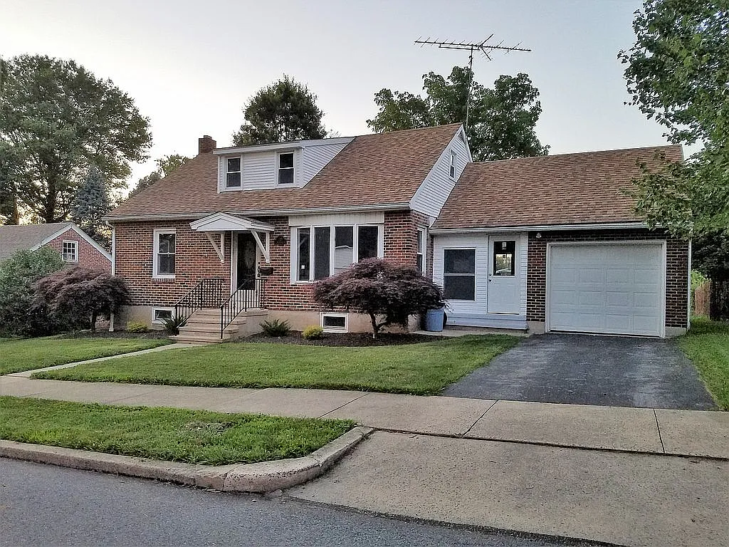 123 E Washington St photo 1