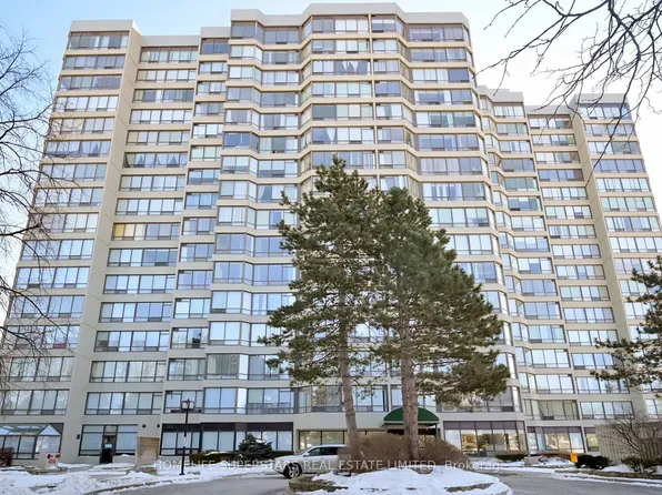 26 Hanover Rd #301, Brampton, ON L6S 4T2