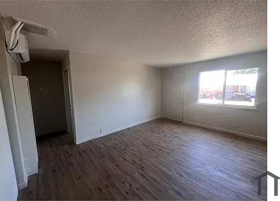 419 Dallas St NE #B — Photo 8