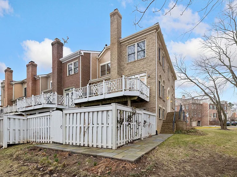 2171 Wolftrap Ct — Photo 30