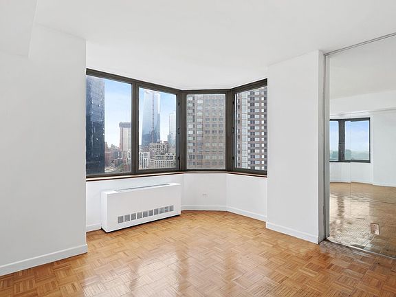 5th image of 500 W 43rd St APT 18B