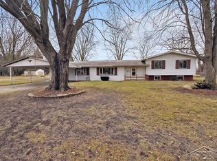 425 Eaton St, Breckenridge, MI