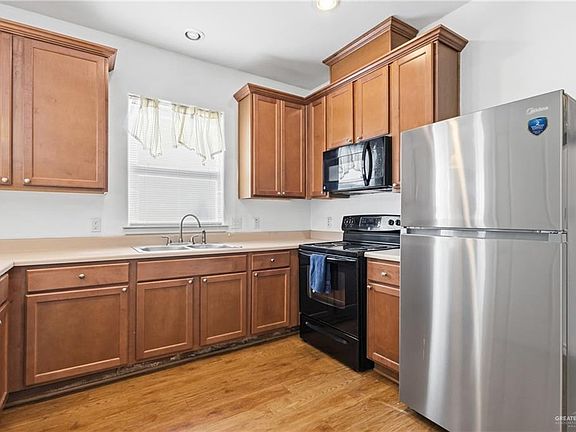 4th image of 512 Santa Angela St