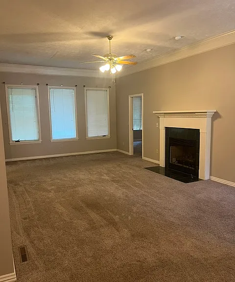 1142 S Carriage Ave — Photo 2