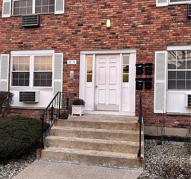 1st image of 69 Doxbury Lane