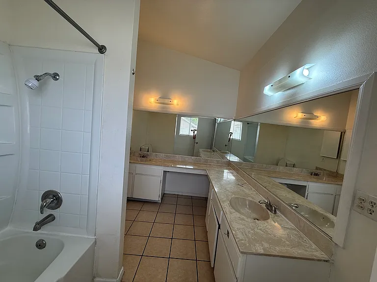 25210 Hazelwood Cir — Photo 9