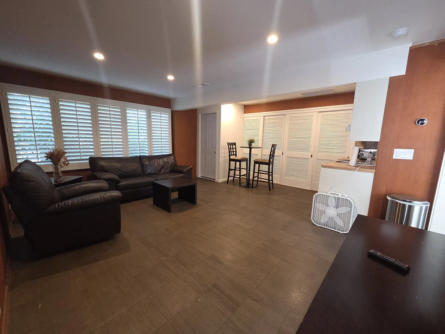 2 bed, 881 sqft, $3,200 — Photo 1
