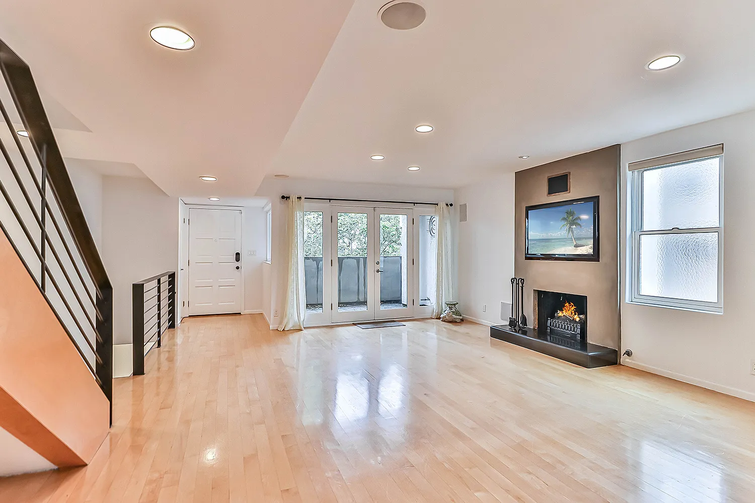3 bed, 2.5 bath, 1582 sqft, $7,000 — Photo 4