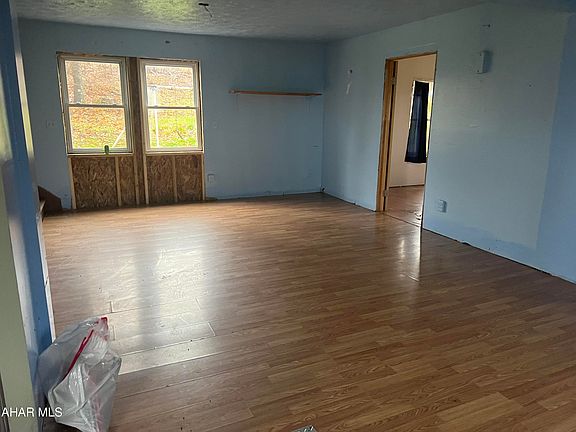 4th image of 235 Buffalo Ln