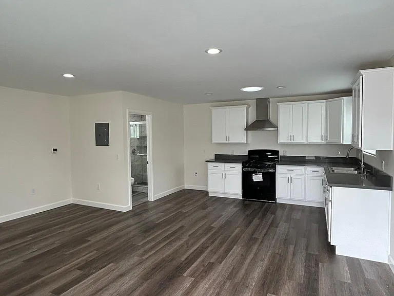 760 N Olive St #B — Photo 9