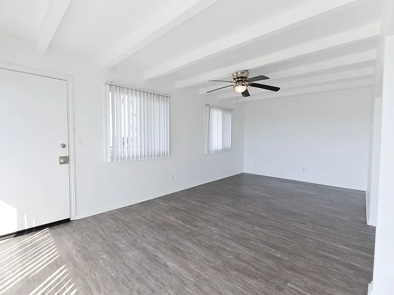 2601 S. El Camino Real — Photo 16