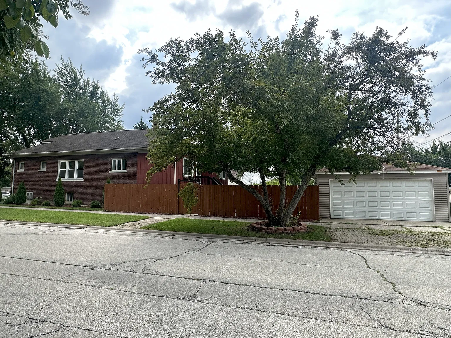 4 bed, 1300 sqft, $2,600 — Photo 1