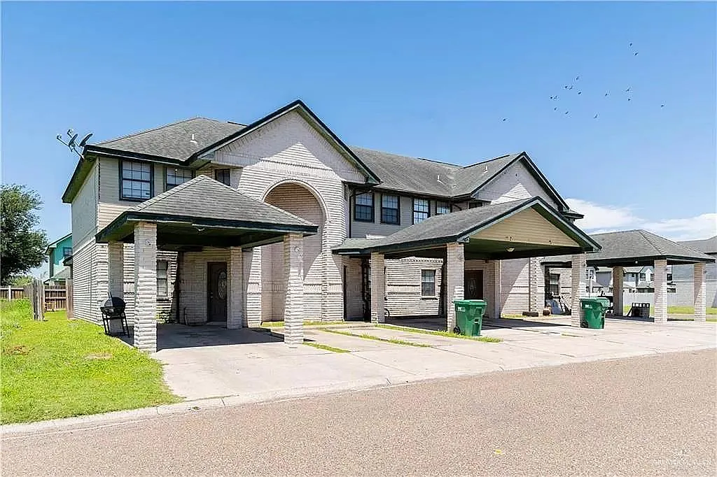 2702 Melanie Dr — Photo 2