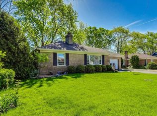 5 Indian Dr, Clarendon Hills, IL