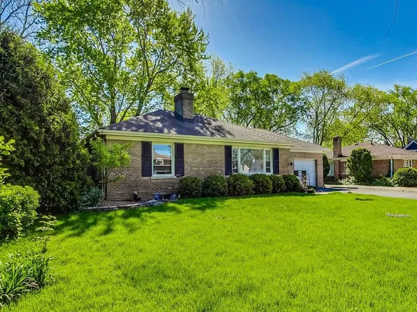 5 Indian Dr, Clarendon Hills, IL 60514