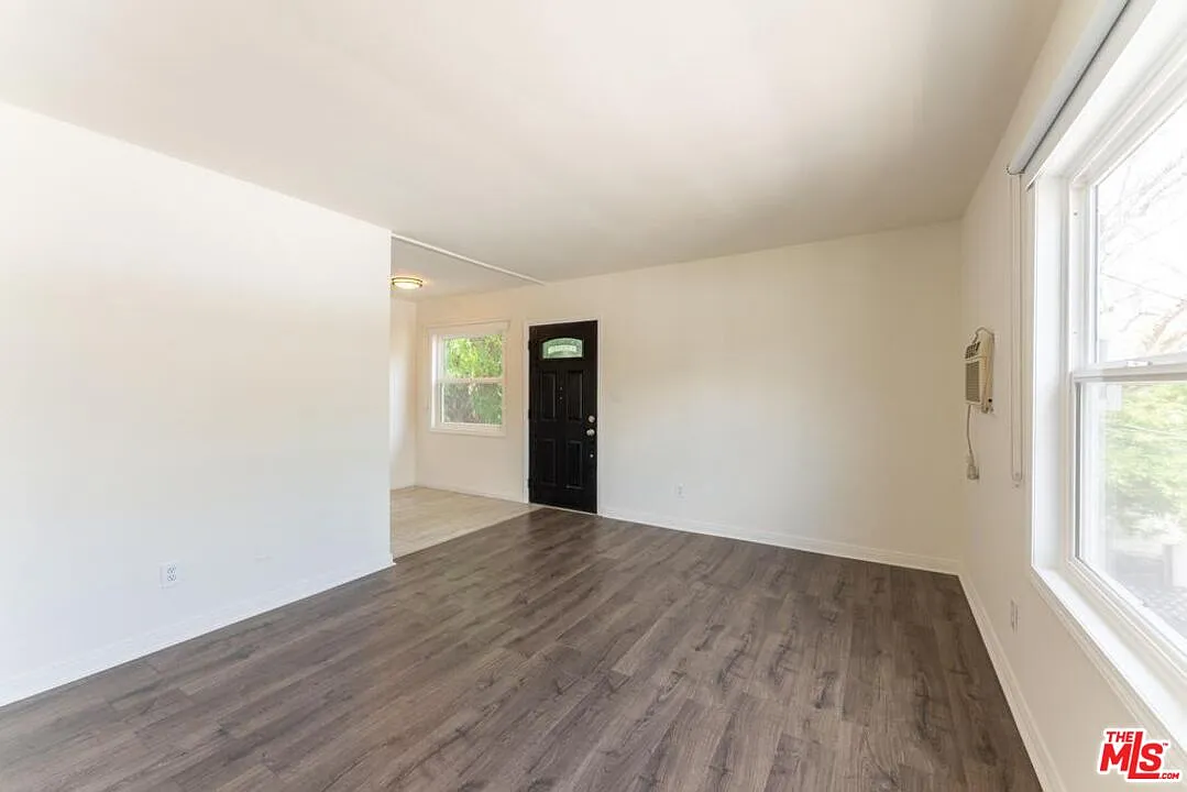 1 bed, 1.0 bath, $2,200 — Photo 3