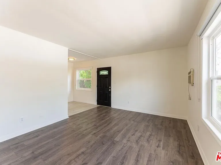 10708 1/2 Moorpark St — Photo 3