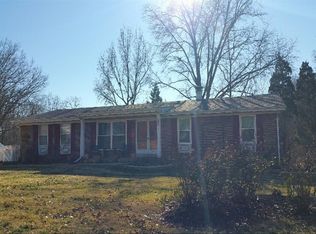 2902 Crossgate Rd, Saint Louis, MO 63129