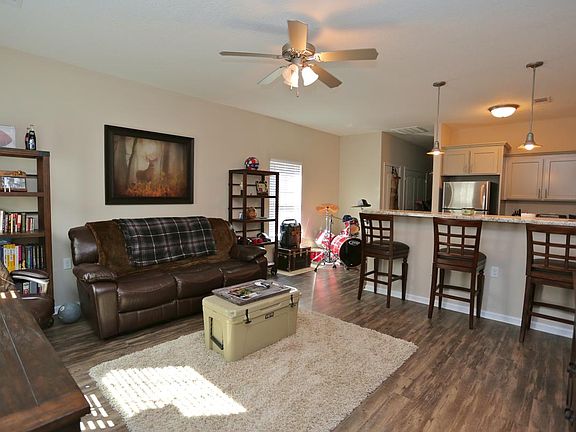4th image of 210 Herschel Dr APT A