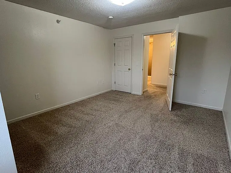 Ashley Square Apartments — Photo 43