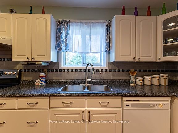 5th image of 215 Sandwood Dr