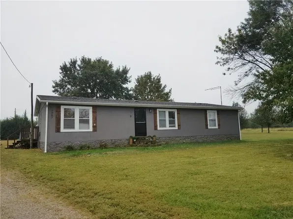78 Newberry Dr, Linn Valley, KS 66040