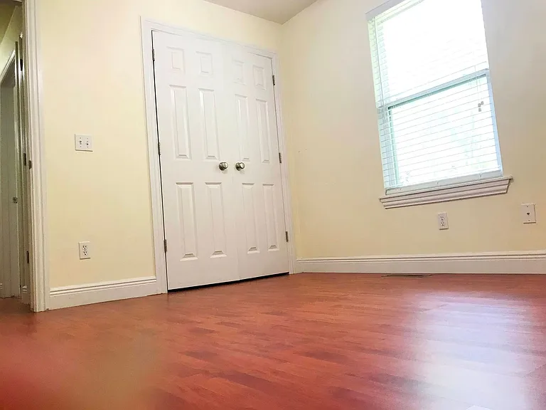 1652 W Cedar St — Photo 14