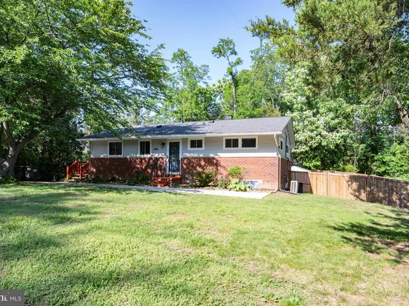 4401 Roundhill Rd, Alexandria, VA 22310
