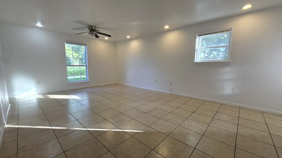 Building Photo - 2431 Octavia Dr #1