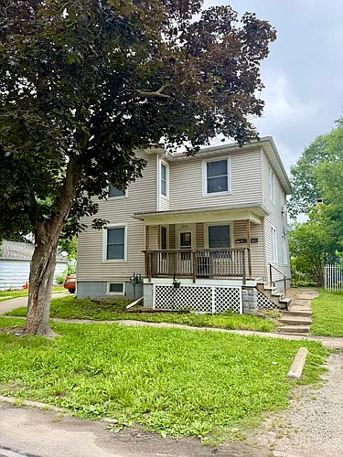 205 S 4th St #B Photo 1