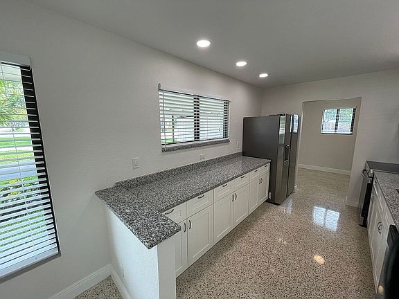 3rd image of 544 Flagler Blvd