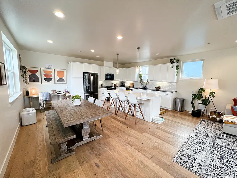 2478 Victoria Ave #101 — Photo 3